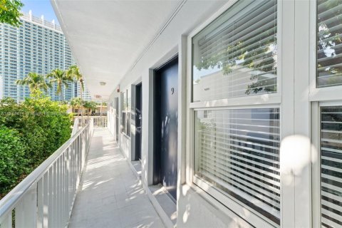 Condo in Miami Beach, Florida, 1 bedroom  № 1973557 - photo 3