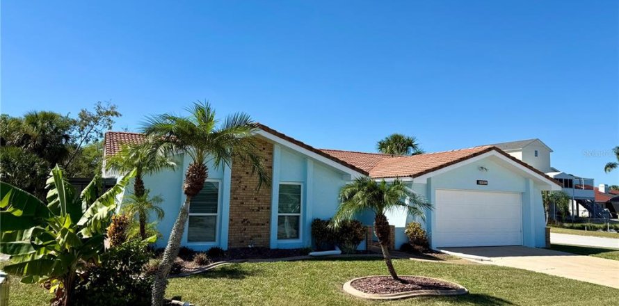 Casa en Port Richey, Florida 2 dormitorios, 147.9 m2 № 2221625