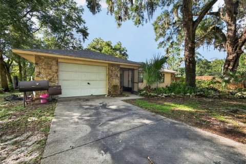 House in Ocklawaha, Florida 3 bedrooms, 117.52 sq.m. № 2236143 - photo 2