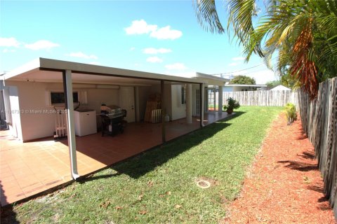 Снять в аренду виллу или дом в Майами, Флорида 3 спальни, 157.75м2, № 1964033 - фото 24