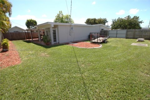 Снять в аренду виллу или дом в Майами, Флорида 3 спальни, 157.75м2, № 1964033 - фото 27