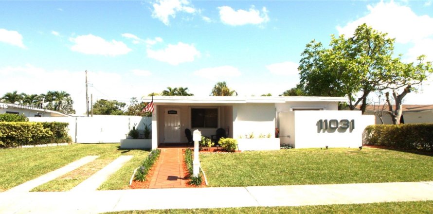 Дом в Майами, Флорида 3 спальни, 157.75м2 № 1964033