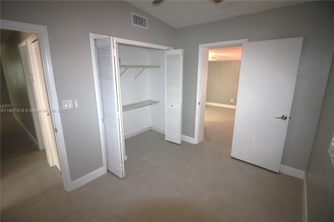 Снять в аренду виллу или дом в Майами, Флорида 3 спальни, 157.75м2, № 1964033 - фото 9