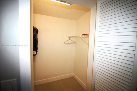 Снять в аренду виллу или дом в Майами, Флорида 3 спальни, 157.75м2, № 1964033 - фото 21