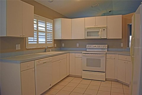 Villa ou maison à louer à Spring Hill, Floride: 3 chambres, 156.82 m2 № 2102384 - photo 6