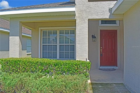 Villa ou maison à louer à Spring Hill, Floride: 3 chambres, 156.82 m2 № 2102384 - photo 4