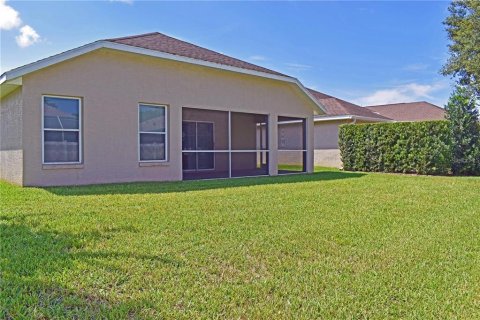 Villa ou maison à louer à Spring Hill, Floride: 3 chambres, 156.82 m2 № 2102384 - photo 2