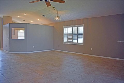 Villa ou maison à louer à Spring Hill, Floride: 3 chambres, 156.82 m2 № 2102384 - photo 10