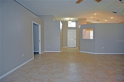 Villa ou maison à louer à Spring Hill, Floride: 3 chambres, 156.82 m2 № 2102384 - photo 13