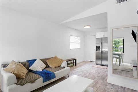 House in Tampa, Florida 5 bedrooms, 181.07 sq.m. № 2344652 - photo 9