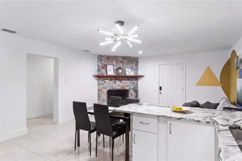 House in Tampa, Florida 5 bedrooms, 181.07 sq.m. № 2344652 - photo 21