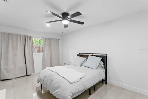 House in Tampa, Florida 5 bedrooms, 181.07 sq.m. № 2344652 - photo 23