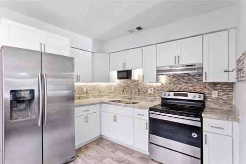 House in Tampa, Florida 5 bedrooms, 181.07 sq.m. № 2344652 - photo 10