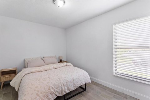 House in Tampa, Florida 5 bedrooms, 181.07 sq.m. № 2344652 - photo 15