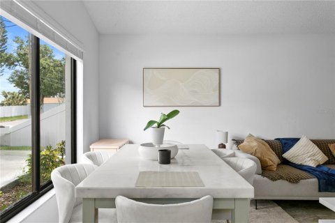 House in Tampa, Florida 5 bedrooms, 181.07 sq.m. № 2344652 - photo 8