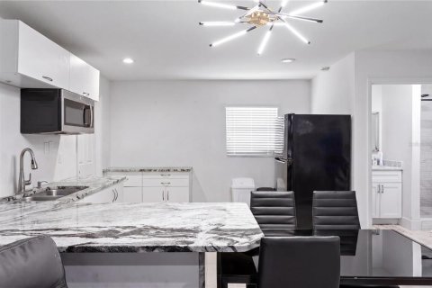 House in Tampa, Florida 5 bedrooms, 181.07 sq.m. № 2344652 - photo 27