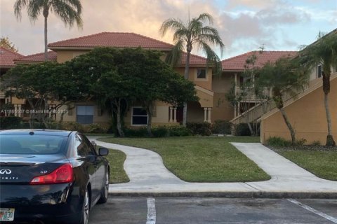 Condo in West Palm Beach, Florida, 2 bedrooms № 1920377 - photo 1