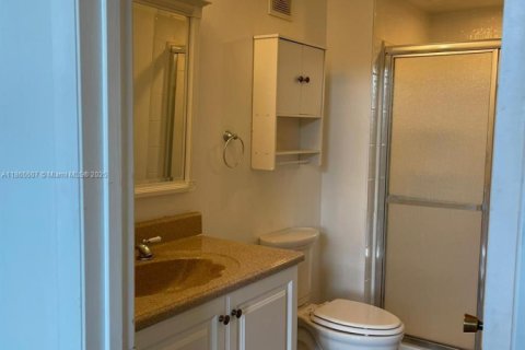 Condo in West Palm Beach, Florida, 2 bedrooms № 1920377 - photo 16