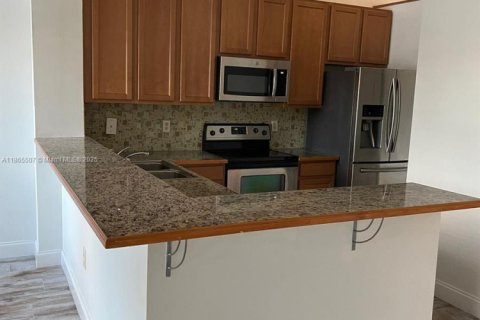 Condo in West Palm Beach, Florida, 2 bedrooms № 1920377 - photo 4