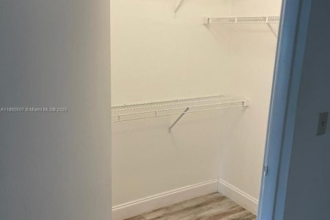 Condo in West Palm Beach, Florida, 2 bedrooms № 1920377 - photo 8