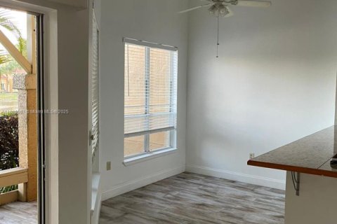 Condo in West Palm Beach, Florida, 2 bedrooms № 1920377 - photo 18
