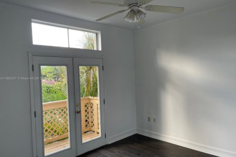 Condo in West Palm Beach, Florida, 2 bedrooms № 1920377 - photo 11