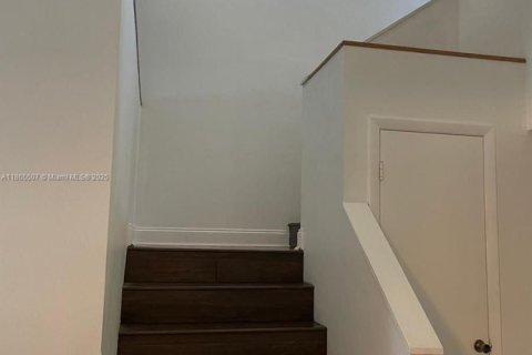 Condo in West Palm Beach, Florida, 2 bedrooms № 1920377 - photo 12