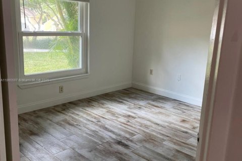 Condo in West Palm Beach, Florida, 2 bedrooms № 1920377 - photo 6