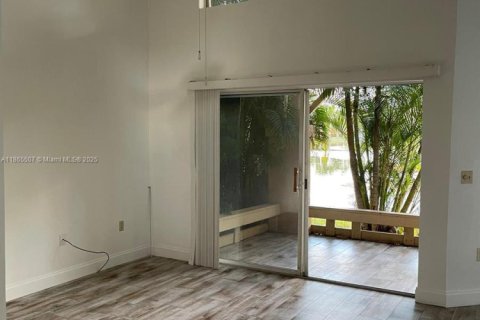 Condo in West Palm Beach, Florida, 2 bedrooms № 1920377 - photo 14