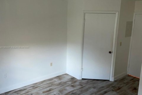 Condo in West Palm Beach, Florida, 2 bedrooms № 1920377 - photo 9