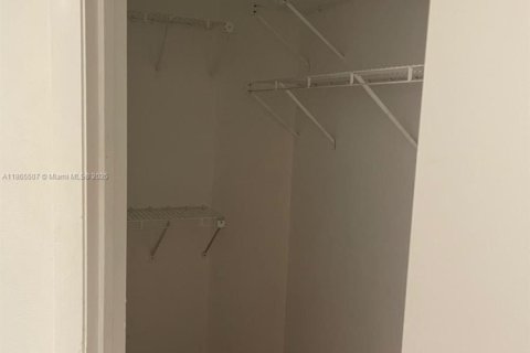 Condo in West Palm Beach, Florida, 2 bedrooms № 1920377 - photo 17