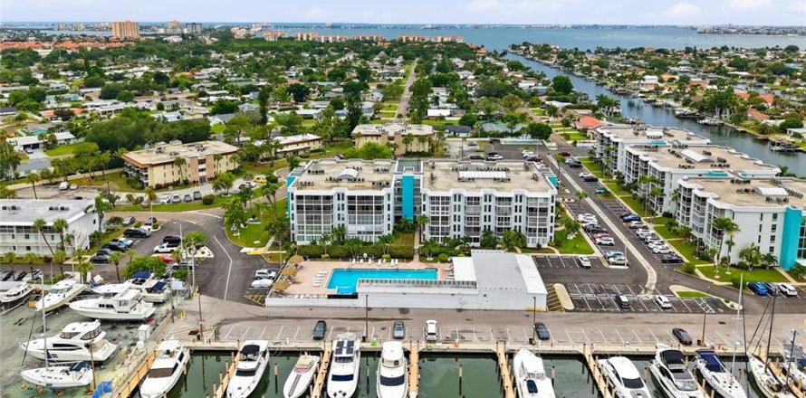 Condominio en Saint Petersburg, Florida, 3 dormitorios  № 2288091