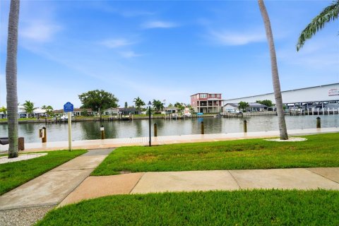 Condominio en venta en Saint Petersburg, Florida, 3 dormitorios, 139.35 m2 № 2288091 - foto 22