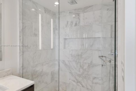 Condo in Miami, Florida, 2 bedrooms № 2082319 - photo 11