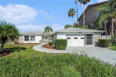 Casa en venta en Port Richey, Florida, 3 dormitorios, 211.35 m2 № 1851397 - foto 1
