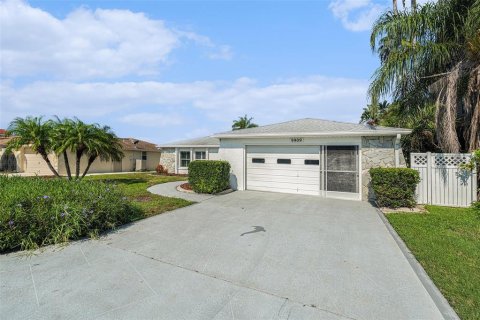 Casa en venta en Port Richey, Florida, 3 dormitorios, 211.35 m2 № 1851397 - foto 3