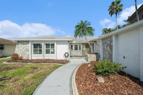 Casa en venta en Port Richey, Florida, 3 dormitorios, 211.35 m2 № 1851397 - foto 4