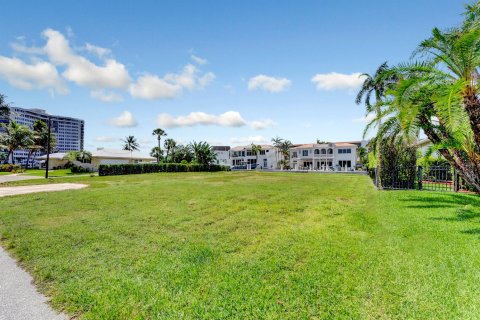House in Boca Raton, Florida 3 rooms, 577.29 sq.m. № 2180320 - photo 16