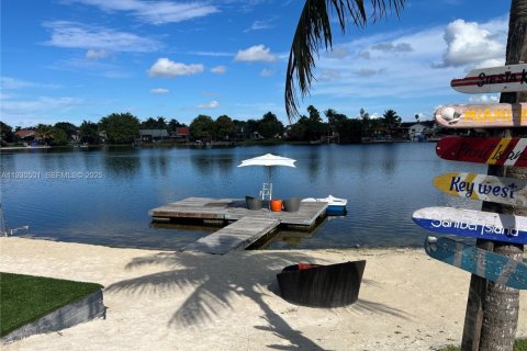 Купить виллу или дом в Майами, Флорида 3 спальни, 147.34м2, № 1989224 - фото 1