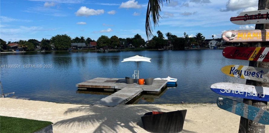 Дом в Майами, Флорида 3 спальни, 147.34м2 № 1989224