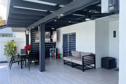 Купить виллу или дом в Майами, Флорида 3 спальни, 147.34м2, № 1989224 - фото 8