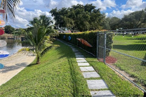 Купить виллу или дом в Майами, Флорида 3 спальни, 147.34м2, № 1989224 - фото 9