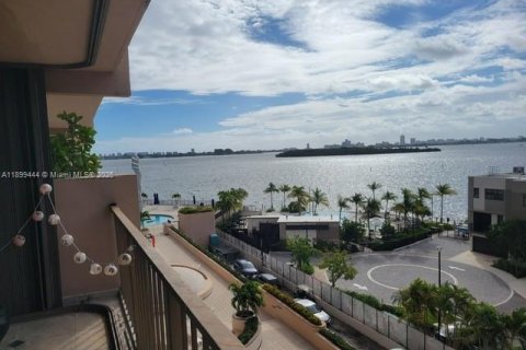 Copropriété à vendre à Miami, Floride: 2 chambres, 135.64 m2 № 1952606 - photo 3