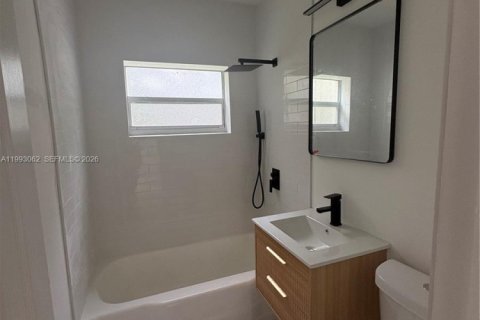 Villa ou maison à louer à North Miami Beach, Floride: 3 chambres, 102.19 m2 № 2063392 - photo 5
