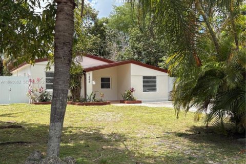 Villa ou maison à louer à North Miami Beach, Floride: 3 chambres, 102.19 m2 № 2063392 - photo 13
