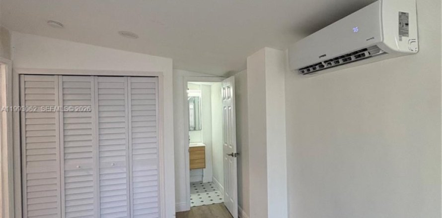 Villa ou maison à North Miami Beach, Floride 3 chambres, 102.19 m2 № 2063392