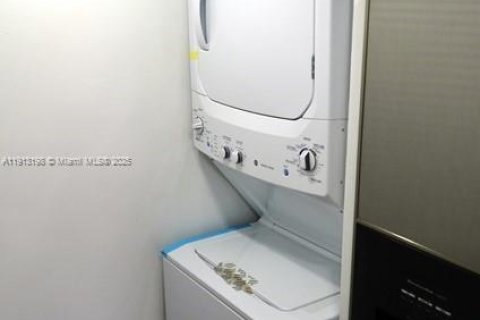 Купить кондоминиум в Санни-Айлс-Бич, Флорида 3 спальни, 129.69м2, № 1969338 - фото 4