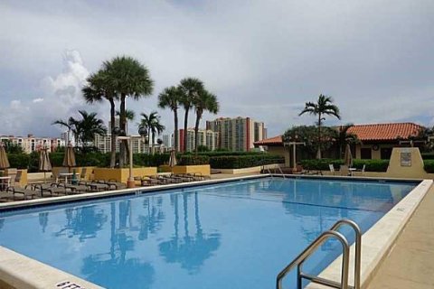 Купить кондоминиум в Санни-Айлс-Бич, Флорида 3 спальни, 129.69м2, № 1969338 - фото 22