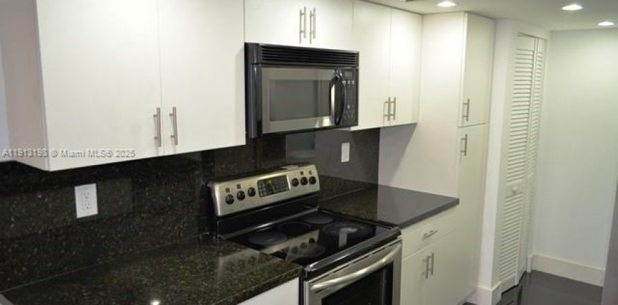 Кондоминиум с 3 спальнями в Санни-Айлс-Бич, Флорида № 1969338