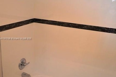 Купить кондоминиум в Санни-Айлс-Бич, Флорида 3 спальни, 129.69м2, № 1969338 - фото 15